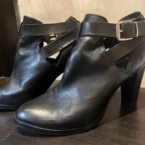 Minelli Black Leather Cutout Ankle Boots with Buckle Strap